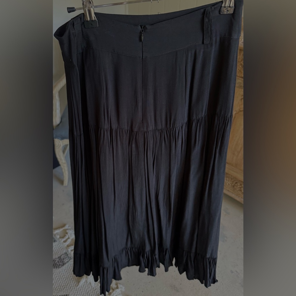 Banana Republic Black Midi Skirt - Picture 2 of 4